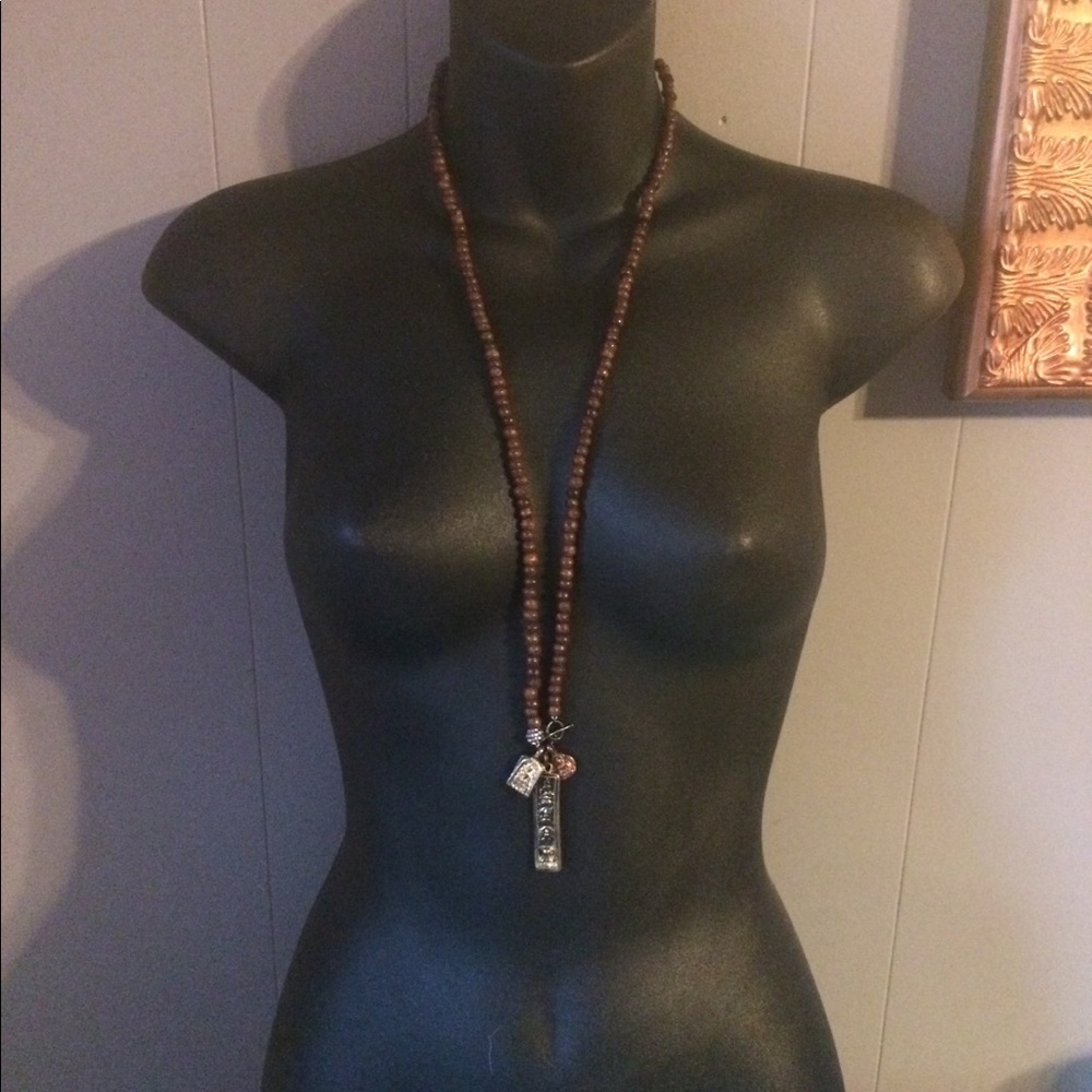 💜 5/$15 💜 Long wooden beaded necklace
